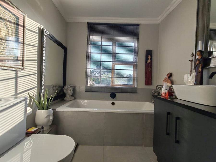  Bedroom Property for Sale in Colleen Glen Eastern Cape